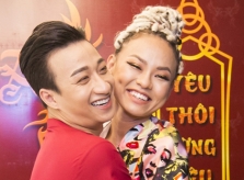 Tí tởn pose dáng với Adam Lâm, Mai Ngô 'quê' vì... té sấp mặt