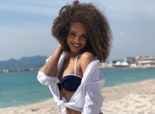 Vẻ đẹp gợi cảm của Hoa hậu là người yêu tin đồn của Mbappe