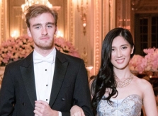 Ái nữ của diễn viên 'Anh hùng xạ điêu' dự dạ vũ quý tộc ở Paris