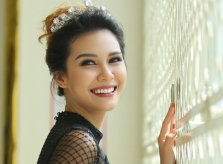 Hoa hậu Trái đất 2015 thích phở và nem cuốn Việt Nam