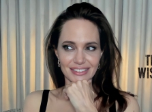 Angelina Jolie thú nhận kén chọn bạn đời