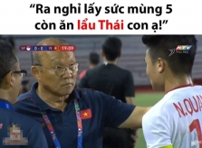 Ảnh chế Đức Chinh tỏa sáng trong trận thắng U22 Singapore