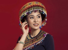 Ánh Linh diện váy thổ cẩm