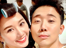 Ảnh sao 7/4: Hari Won không sợ bị Trấn Thành 'dìm hàng'