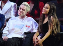 Ariana Grande hủy hôn ước với Pete Davidson