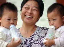 5 ảnh hưởng tiêu cực khi để ông bà chăm cháu quá nhiều