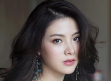 Nữ chính phim 'Chiếc lá cuốn bay' chuộng makeup kiểu Hàn
