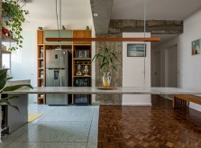 Căn hộ 90 m2 có bàn ăn lơ lửng