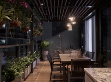Căn hộ có ban công tới 50 m2 làm phòng ăn ngoài trời