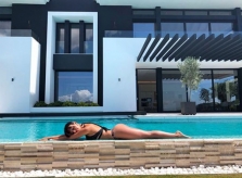 Bạn gái CR7 diện bikini khoe thân hình nóng bỏng trong kỳ nghỉ