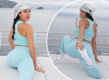 Bạn gái Cristiano Ronaldo tập yoga trên du thuyền, khoe vòng ba nóng bỏng