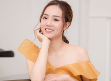 Bạn gái kém 15 tuổi của NSND Công Lý diện váy áo tươi trẻ, đọ sắc cùng dàn sao