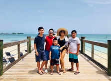 Bằng Kiều hiếm hoi cùng vợ cũ và ba con đi du lịch