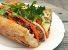 Bánh mì nem nướng lạ miệng ở xứ 