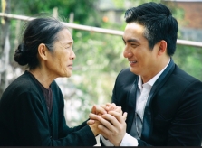 Bảo Duy – chồng cũ của Phi Thanh Vân lấn sân ca hát, ra mắt MV phim ca nhạc về mẹ lay động lòng người
