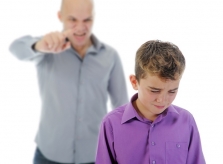 Bạo lực ngôn ngữ làm thay đổi cấu trúc não trẻ