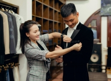 Bảo Thanh nhờ NTK Xuân Lê may vest cho ông xã