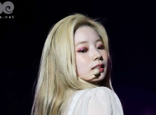 Bữa tiệc visual AAA: Irene 'đẹp nín thở', Momo khoe đường cong