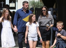 Ben Affleck mong các con tha thứ