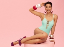 Loạt bikini màu sắc tôn đường cong của H'Hen Niê