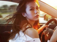 Bí mật của cô gái 'thà khóc trên xe BMW'