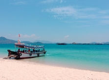 Sống chậm ở Bình Hưng - nơi biển xanh trong và con người hiền hòa