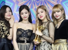 Black Pink hứa trình diễn đỉnh cao, fan ngỡ bị... mắc lừa