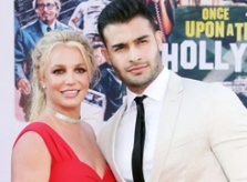 Britney Spears bị bố cấm sinh con với bồ trẻ