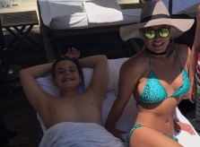 Britney Spears khoe dáng trên bãi biển