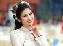 Phong cách thời trang đời thường của BTV Minh Trang