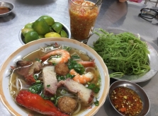 Quán bún mắm cá linh miền Tây ai đi qua cũng phải ngoái nhìn