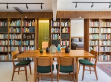 Căn hộ 109 m2 có cửa ẩn trong tủ sách