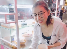 Cao Thái Hà bán tào phớ lề đường
