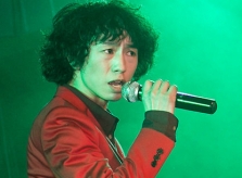 Ca sĩ Trung Quốc mắc bệnh tâm thần