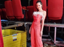 Hoa hậu Hoàn vũ 2018 liên tục bị chê mặc lôi thôi, xuống sắc