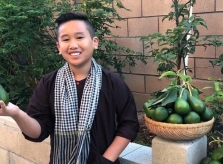 Cậu bé gốc Hoa mê nấu các món ăn Việt
