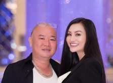 CEO Trần Huyền Nhung tình tứ cùng chồng đi sự kiện