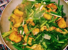 Địa chỉ cuối tuần: Quán chả cá đông khách ở Hà Nội