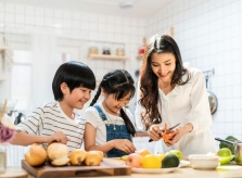 Cách chăm sóc trẻ trong thời dịch