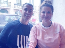Chị C. Ronaldo bị chuột cắn mặt khi còn nhỏ