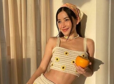 Ảnh sao 30/8: Chi Pu khoe eo thon