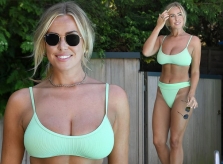 Sao truyền hình 9x nảy nở gợi cảm bên bể bơi