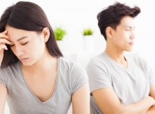 Còng lưng, chắt bóp trả nợ nhà, chồng lén lút bòn rút lương để làm điều 
