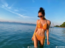 'Mỹ nhân phim Thành Long' nghiện mặc áo tắm khoe dáng sexy