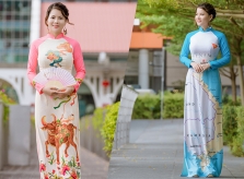 Cô giáo người Việt mặc áo dài trên phố Singapore