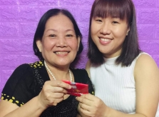 Con dâu bỏ việc, bán đất cứu mẹ chồng ung thư
