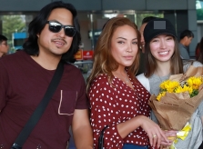 Con gái Thanh Hà trêu dượng mau nước mắt