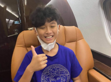 Chồng cũ Lệ Quyên thuê chuyên cơ đưa con trai đi chơi