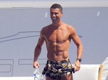 Thân hình không mỡ thừa của C. Ronaldo