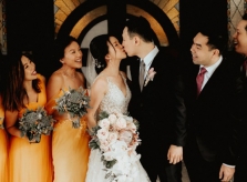 Đám cưới tông trắng, vàng cam của cặp Philippines